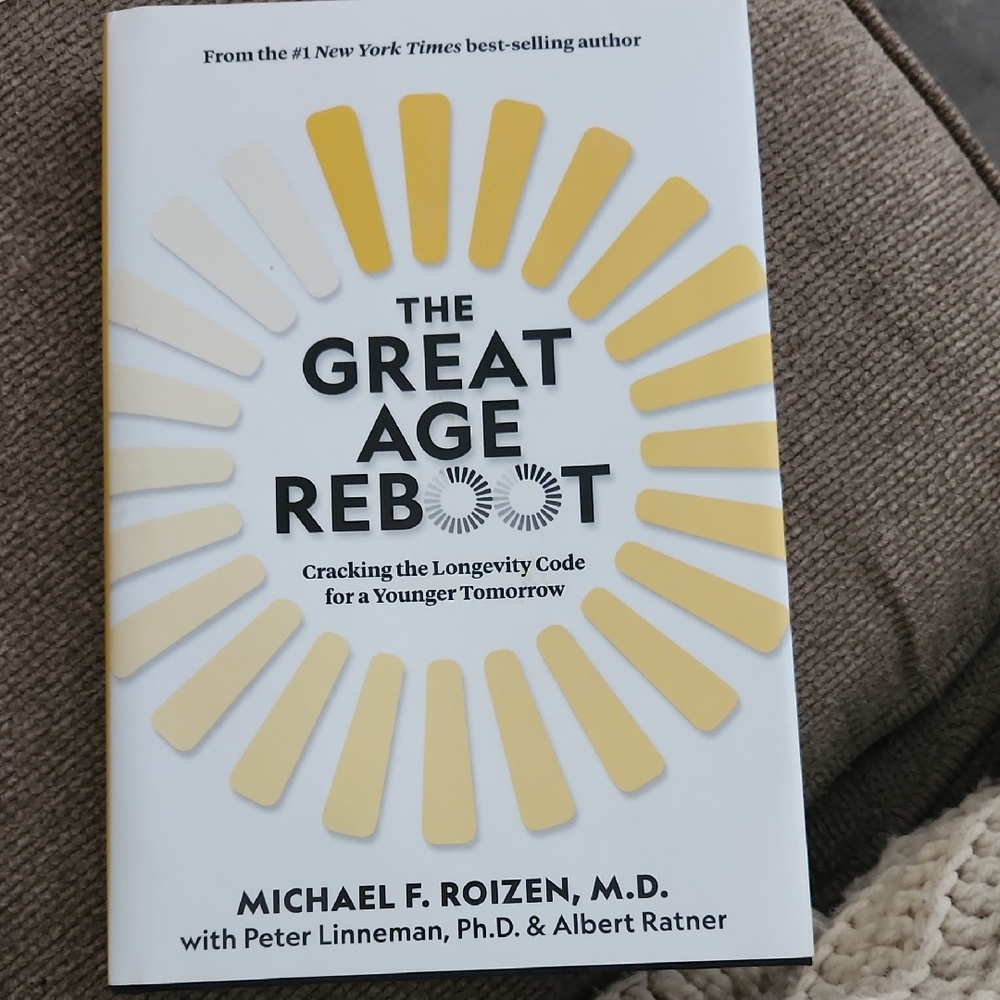 Chronicle Books The Great Age Reboot - Yellow and Black